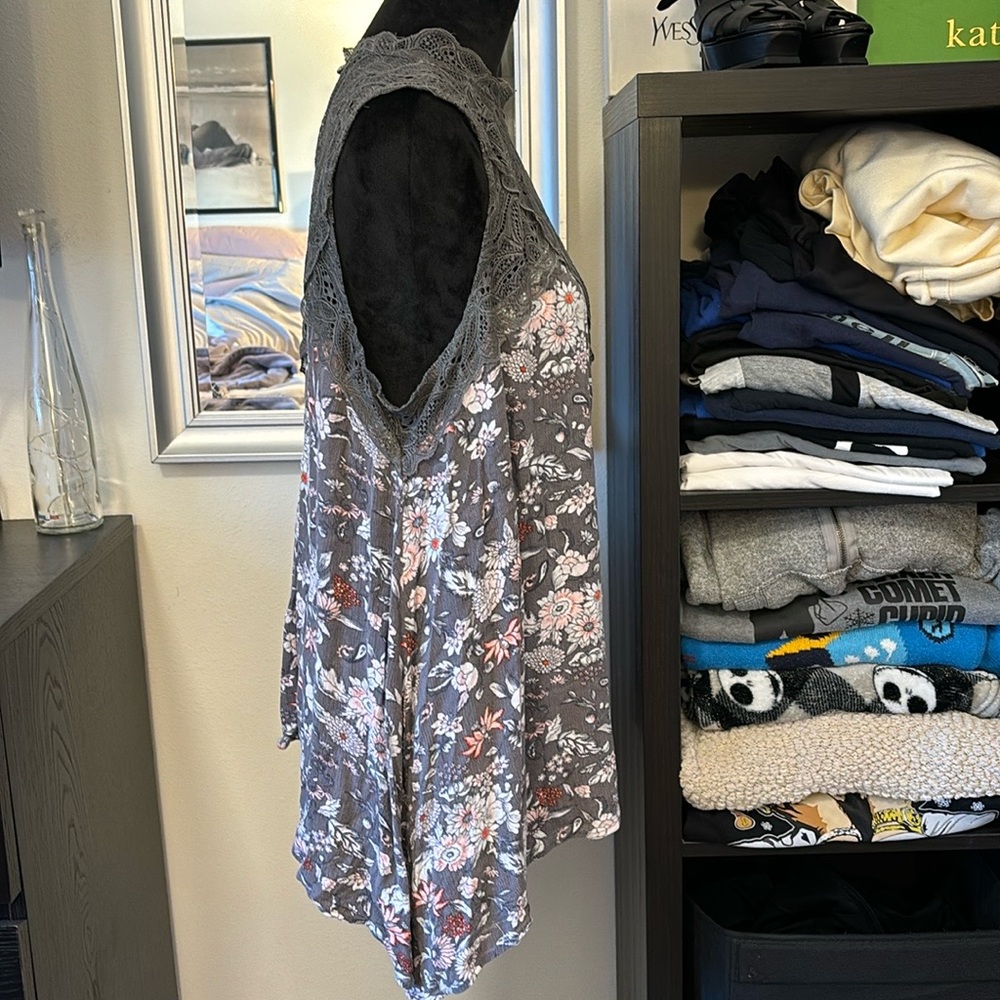 Torrid top - Picture 5 of 8